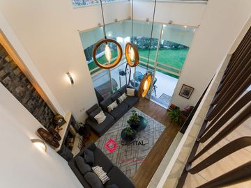 Casa en venta de Lujo El Palomar con vista panorámica y amplio jardín
