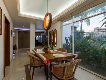 Casa en venta de Lujo El Palomar con vista panorámica y amplio jardín