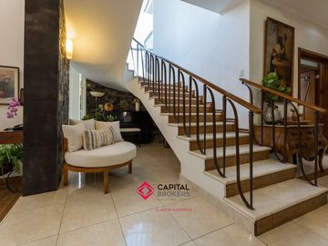 Casa en venta de Lujo El Palomar con vista panorámica y amplio jardín