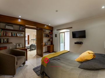 Casa en venta de Lujo El Palomar con vista panorámica y amplio jardín