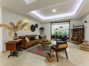 Casa en venta de Lujo El Palomar con vista panorámica y amplio jardín