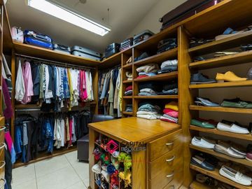 Casa en venta de Lujo El Palomar con vista panorámica y amplio jardín