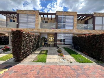 SE VENDE ESPECTACULAR CASA EN CHIA VEREDA LA BALSA