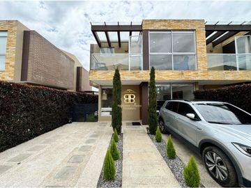 SE VENDE ESPECTACULAR CASA EN CHIA VEREDA LA BALSA
