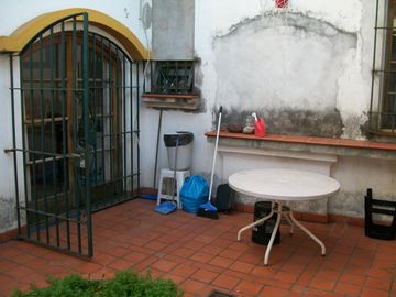 ESPECTACULAR CASA REMOZADA ESTILO COLONIAL 6 AMB.CON FONDO