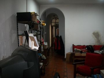 ESPECTACULAR CASA REMOZADA ESTILO COLONIAL 6 AMB.CON FONDO