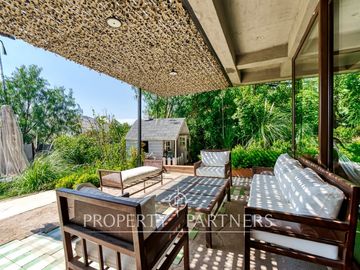 La Reserva. Casa moderna con impresionante vista al valle