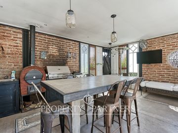 La Reserva. Casa moderna con impresionante vista al valle