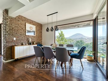 La Reserva. Casa moderna con impresionante vista al valle