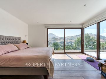 La Reserva. Casa moderna con impresionante vista al valle