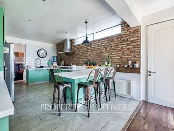 La Reserva. Casa moderna con impresionante vista al valle