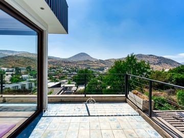 La Reserva. Casa moderna con impresionante vista al valle