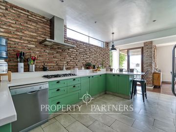 La Reserva. Casa moderna con impresionante vista al valle