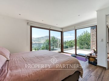 La Reserva. Casa moderna con impresionante vista al valle