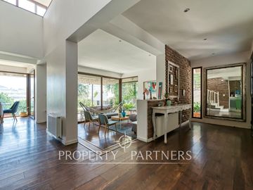 La Reserva. Casa moderna con impresionante vista al valle