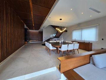 CASA DE 5 RECAMARAS EN VENTA EN RESIDENCIAL LAGOS DEL SOL CANCUN COLDWELL BANKER