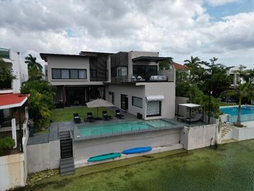 CASA DE 5 RECAMARAS EN VENTA EN RESIDENCIAL LAGOS DEL SOL CANCUN COLDWELL BANKER