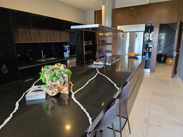 CASA DE 5 RECAMARAS EN VENTA EN RESIDENCIAL LAGOS DEL SOL CANCUN COLDWELL BANKER
