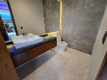 CASA DE 5 RECAMARAS EN VENTA EN RESIDENCIAL LAGOS DEL SOL CANCUN COLDWELL BANKER