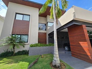 CASA DE 5 RECAMARAS EN VENTA EN RESIDENCIAL LAGOS DEL SOL CANCUN COLDWELL BANKER