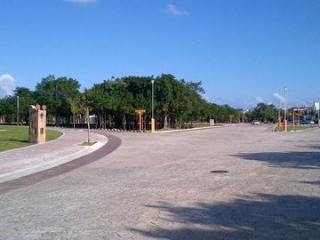 CASA DE 5 RECAMARAS EN VENTA EN RESIDENCIAL LAGOS DEL SOL CANCUN COLDWELL BANKER