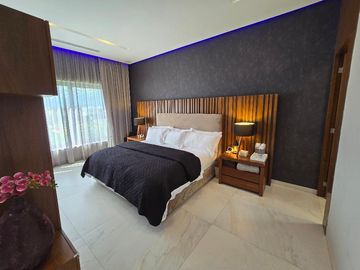 CASA DE 5 RECAMARAS EN VENTA EN RESIDENCIAL LAGOS DEL SOL CANCUN COLDWELL BANKER