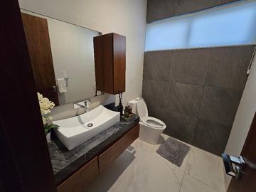 CASA DE 5 RECAMARAS EN VENTA EN RESIDENCIAL LAGOS DEL SOL CANCUN COLDWELL BANKER