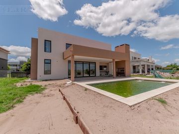 Casa en venta a Estrenar - El Canton - Islas PG