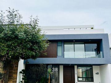 ESTRENA YA !! CASA EN PARQUE ZACATECAS , LOMAS DE ANGELOPOLIS ,UBICACIÓN IDEAL