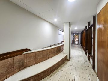 Departamento de 1 dormitorio con cocina separada, lavadero y balcón
