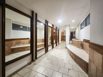 Departamento de 1 dormitorio con cocina separada, lavadero y balcón