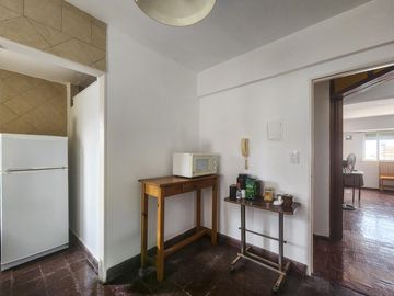 Departamento de 1 dormitorio con cocina separada, lavadero y balcón