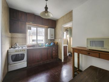 Departamento de 1 dormitorio con cocina separada, lavadero y balcón