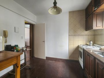 Departamento de 1 dormitorio con cocina separada, lavadero y balcón