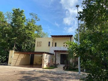 Bonita casa en venta en Villa Nautilus dentro de  Aldea Zamá, Tulum, Qroo.