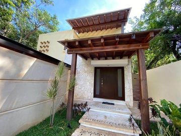 Bonita casa en venta en Villa Nautilus dentro de  Aldea Zamá, Tulum, Qroo.