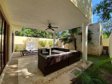 Bonita casa en venta en Villa Nautilus dentro de  Aldea Zamá, Tulum, Qroo.