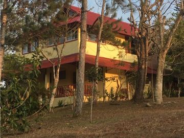 SE VENDE HERMOSA CASA ALTOS DE CERRO AZUL DE DOS PISOS 1317M2 YL