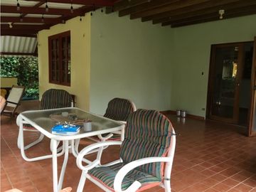 SE VENDE HERMOSA CASA ALTOS DE CERRO AZUL DE DOS PISOS 1317M2 YL