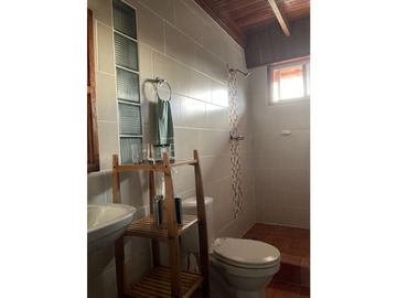SE VENDE HERMOSA CASA ALTOS DE CERRO AZUL DE DOS PISOS 1317M2 YL