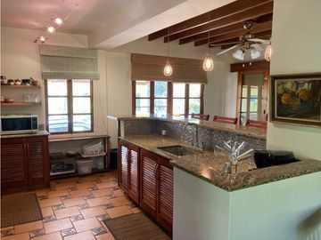 SE VENDE HERMOSA CASA ALTOS DE CERRO AZUL DE DOS PISOS 1317M2 YL