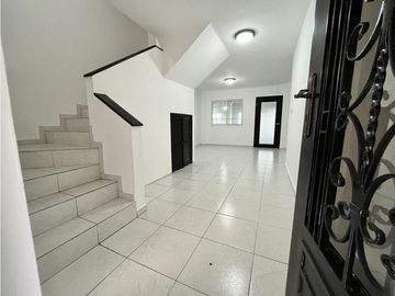 SE VENDE CASA EN ALTOS DE SANTA MARIA