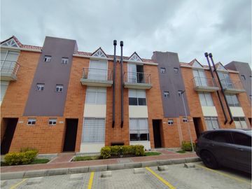 SE VENDE HERMOSA CASA CONJUNTO AKORA TOCANCIP