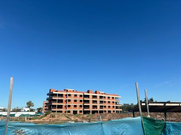 Departamento venta monoambiente, con terraza y cochera en Lagoon Pilar