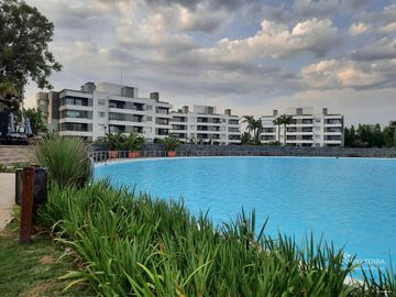 Departamento venta monoambiente, con terraza y cochera en Lagoon Pilar