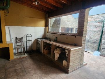 Casa Fondo en venta en Caseros