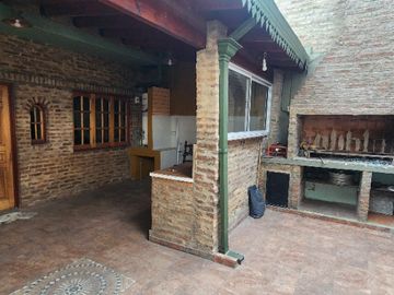 Casa Fondo en venta en Caseros