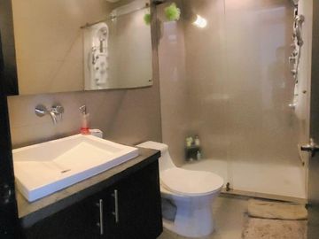 VENTA MODERNO DEPARTAMENTO 3D 165 m² CON TERRAZA, Sector Bellavista. G.Be_AQT