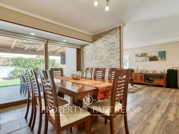 Hermosa casa ubicada en condominio con seguridad 24/7! Peñalolén