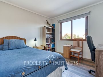 Hermosa casa ubicada en condominio con seguridad 24/7! Peñalolén